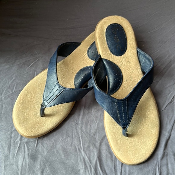 b.o.c. Shoes Boc Navy Blue Leather Flip Flops Size 9 Worn Very